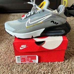 Nike air max 2090, 7w/ 5.5y